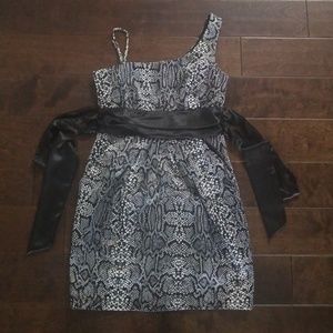 2/$10 on anything priced under $10!!!Black and white snake print dress